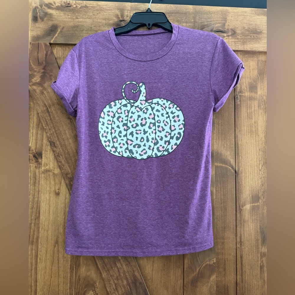 Pumpkin T-shirt Women’s Size Medium‎